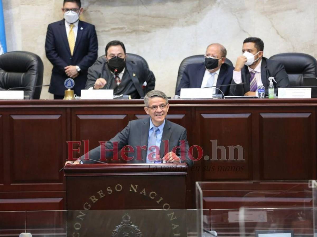 Ministro de Salud asegura que encontró una “porqueriza” en la Secretaría