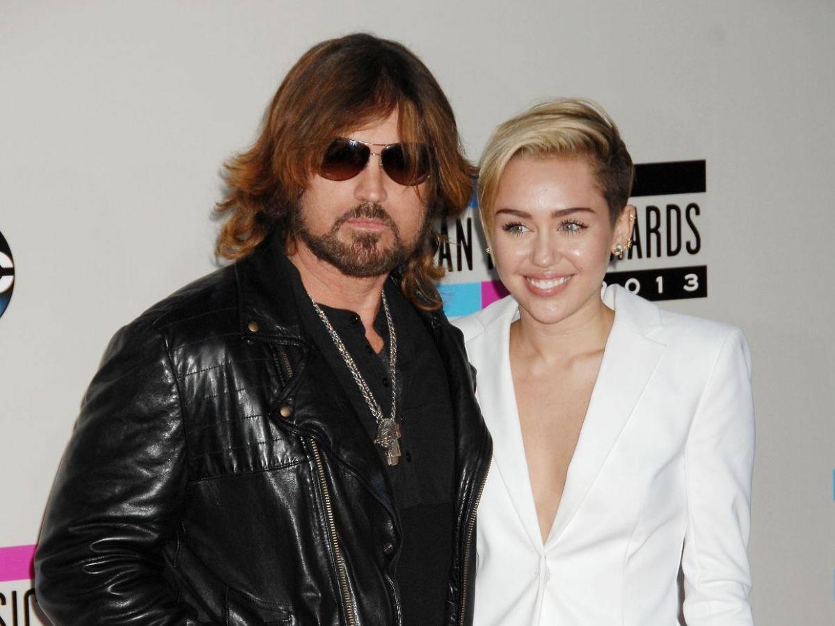 Billy Ray Cyrus gana demanda contra mujer que alegó ser la mamá biológica de Miley Cyrus