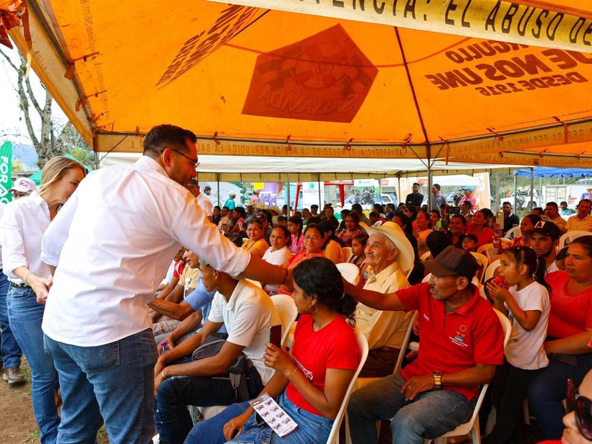 Jorge Cálix inicia su cierre de campaña recorriendo Puerto Cortés
