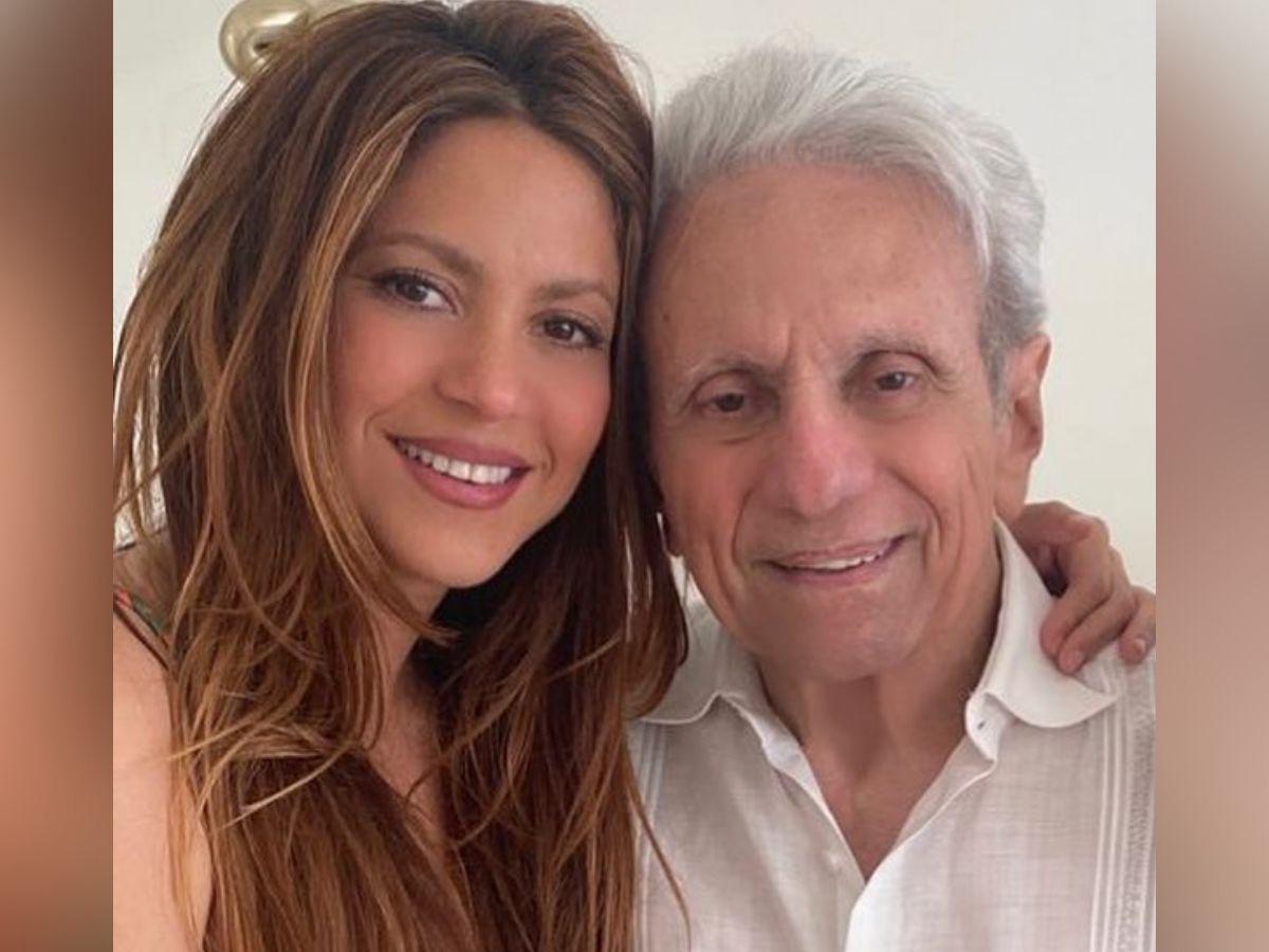 Shakira viaja a Colombia para delicada operación de su padre