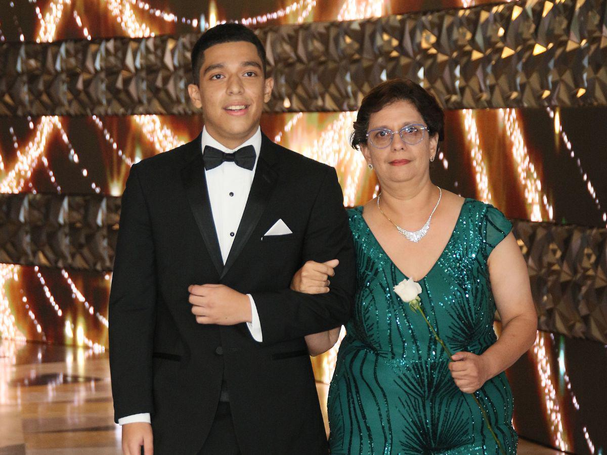 Desfile de los seniors 2024 de la International School of Tegucigalpa