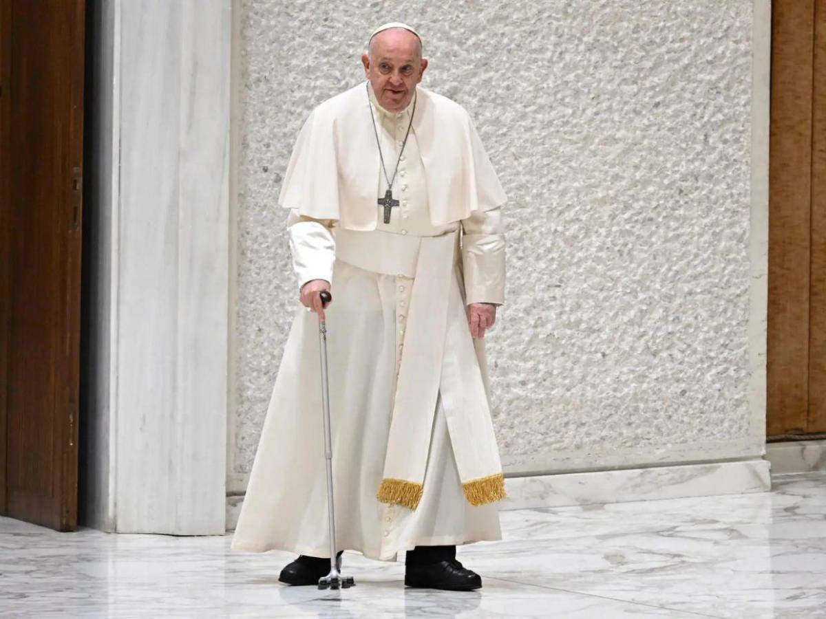 El cambio físico del papa Francisco: de líder enérgico a paciente frágil