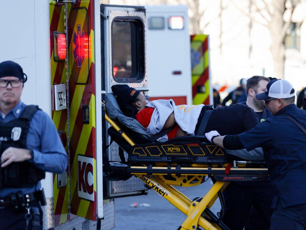 Tiroteo en desfile del Super Bowl deja un muerto y 9 heridos