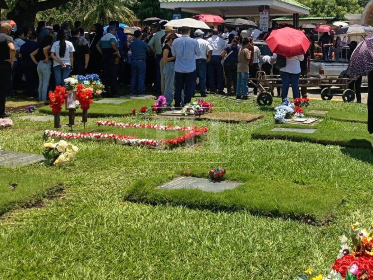 Despedirte duele: El último y doloroso adiós de Víctor Fiallos, director asesinado en Cofradía