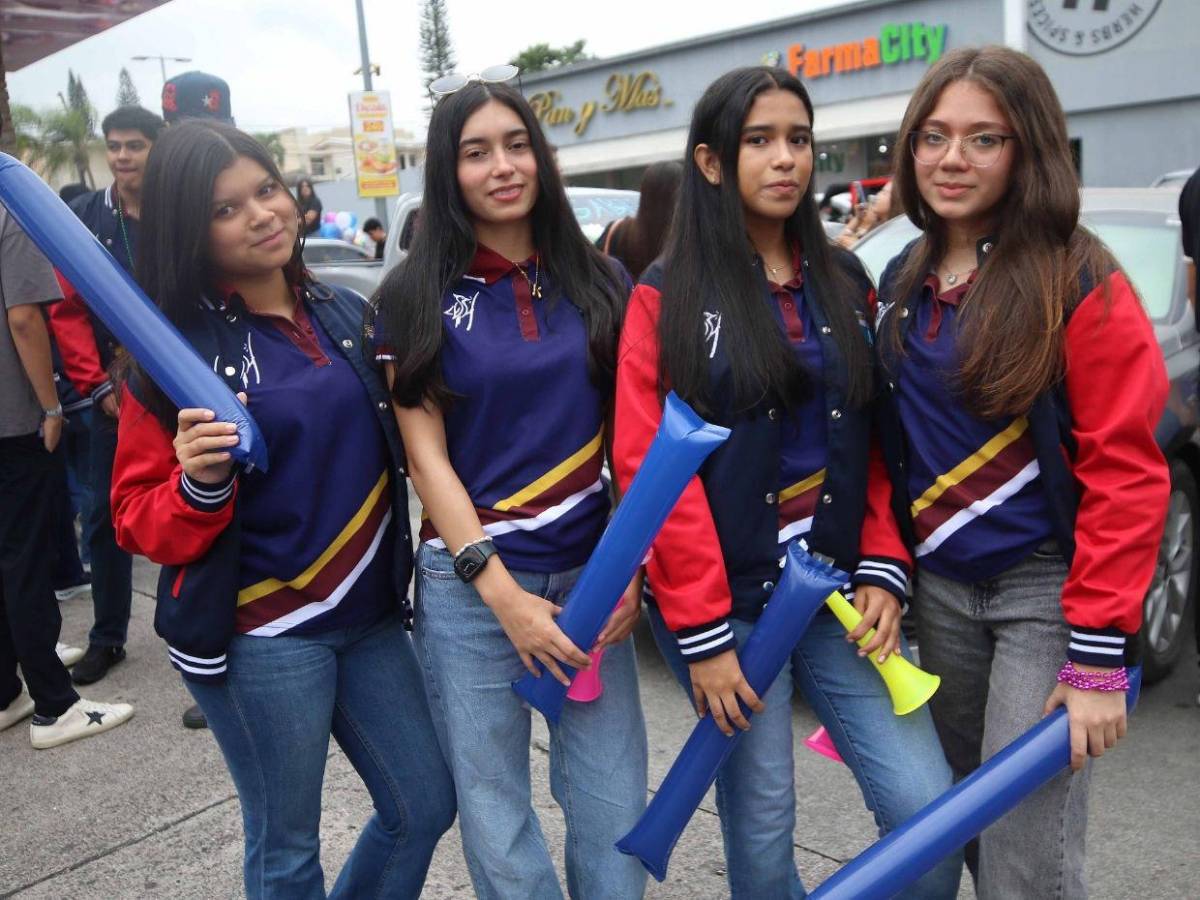 Entre vítores y orgullo, England School celebra la Senior Entrance de sus 48 graduandos