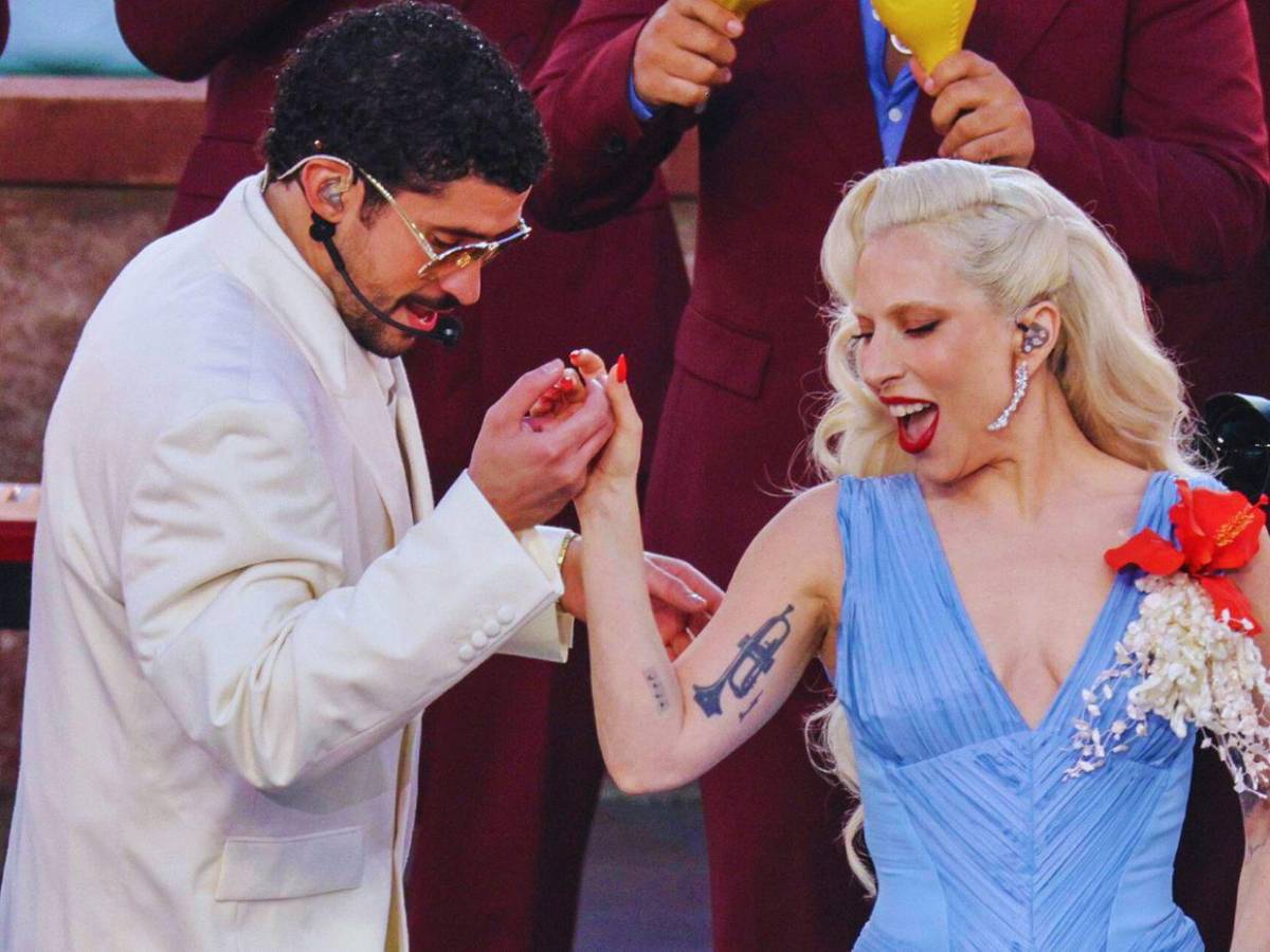 Un vestido dominicano y una Flor de Maga: detalles del look de Lady Gaga en show de medio tiempo