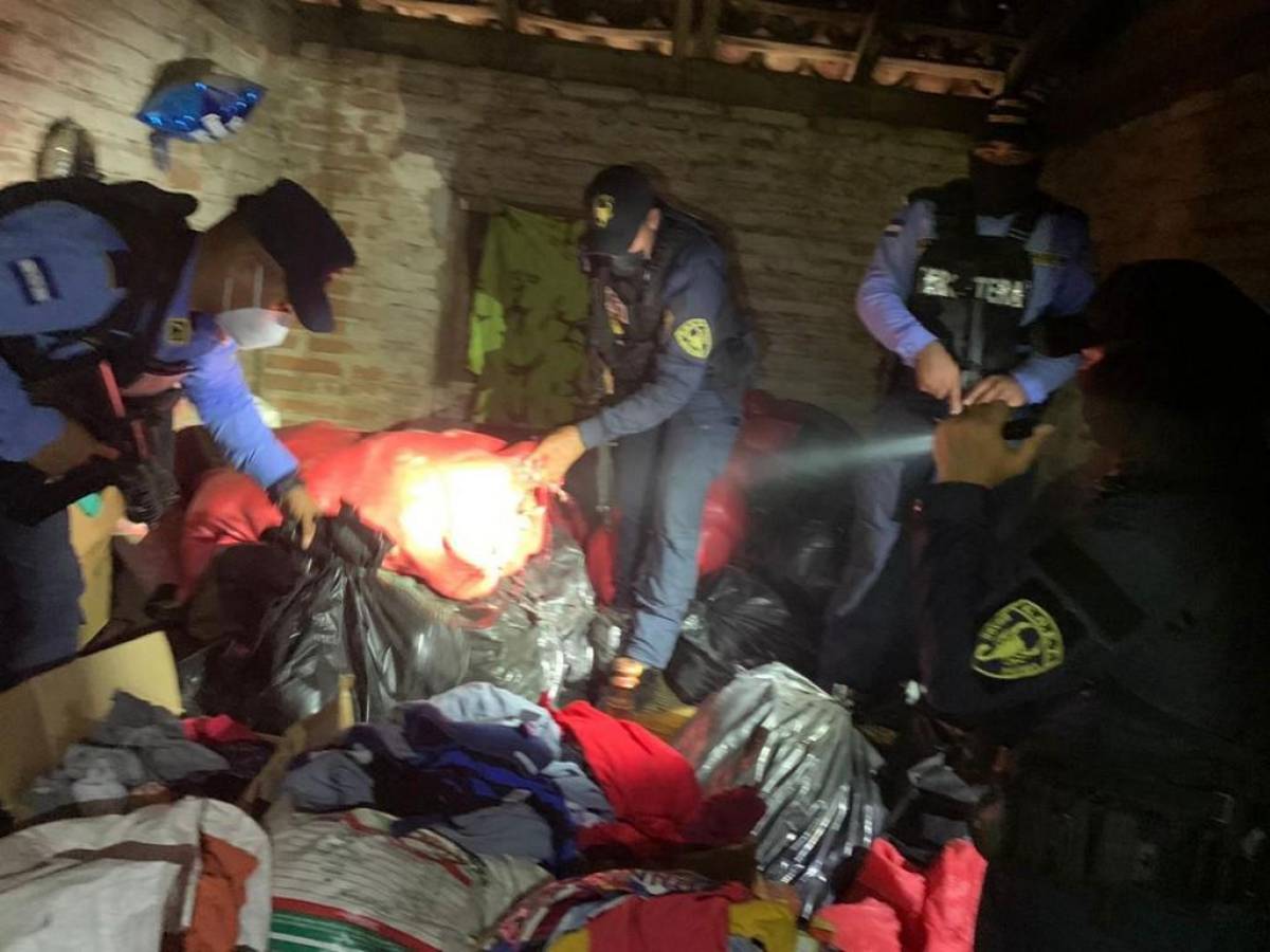 Más de 20 sacos de droga decomisan policías fronterizos en una finca de Choluteca