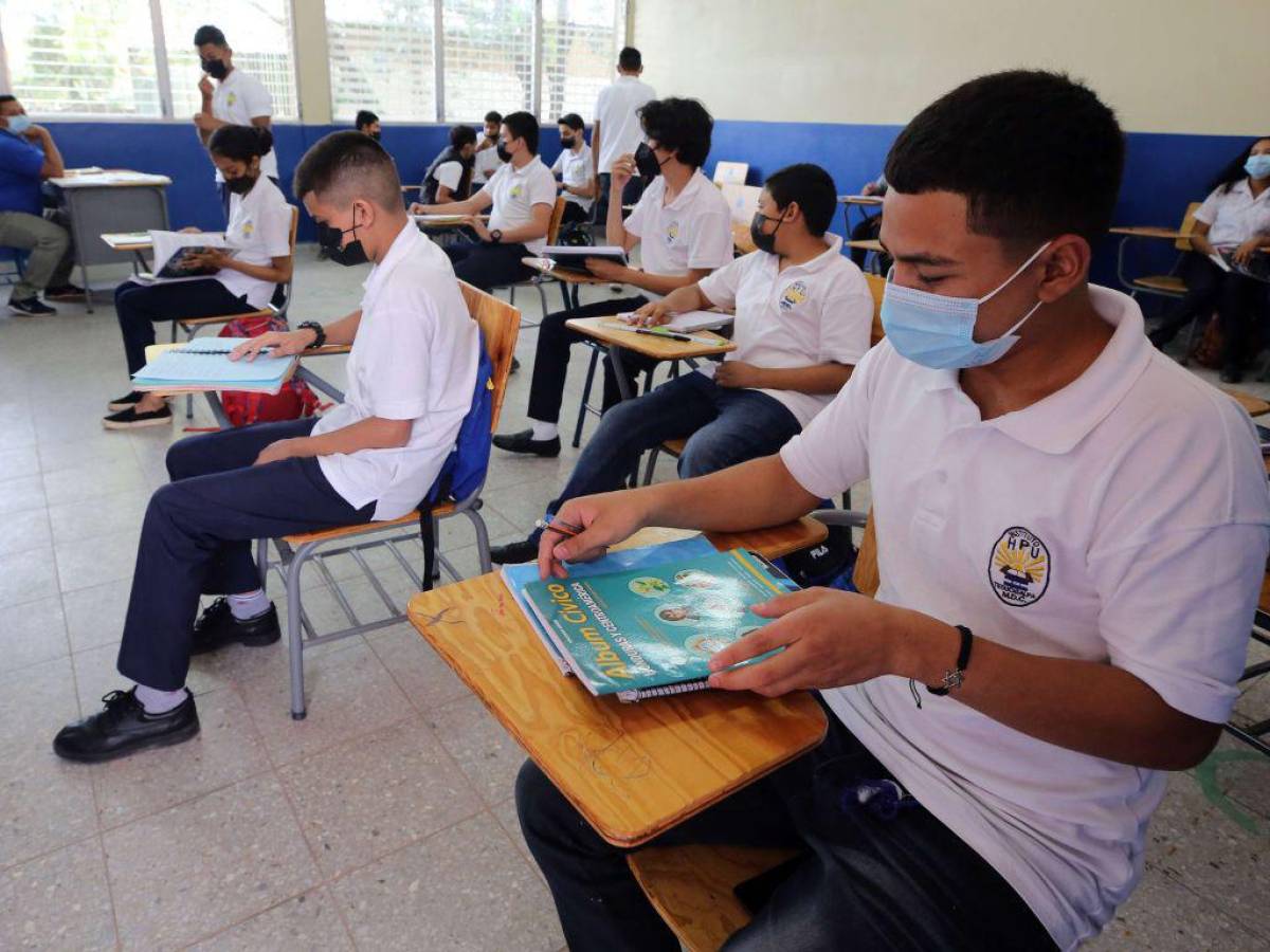 Maestros piden suspender uso de mascarillas en las escuelas de Honduras