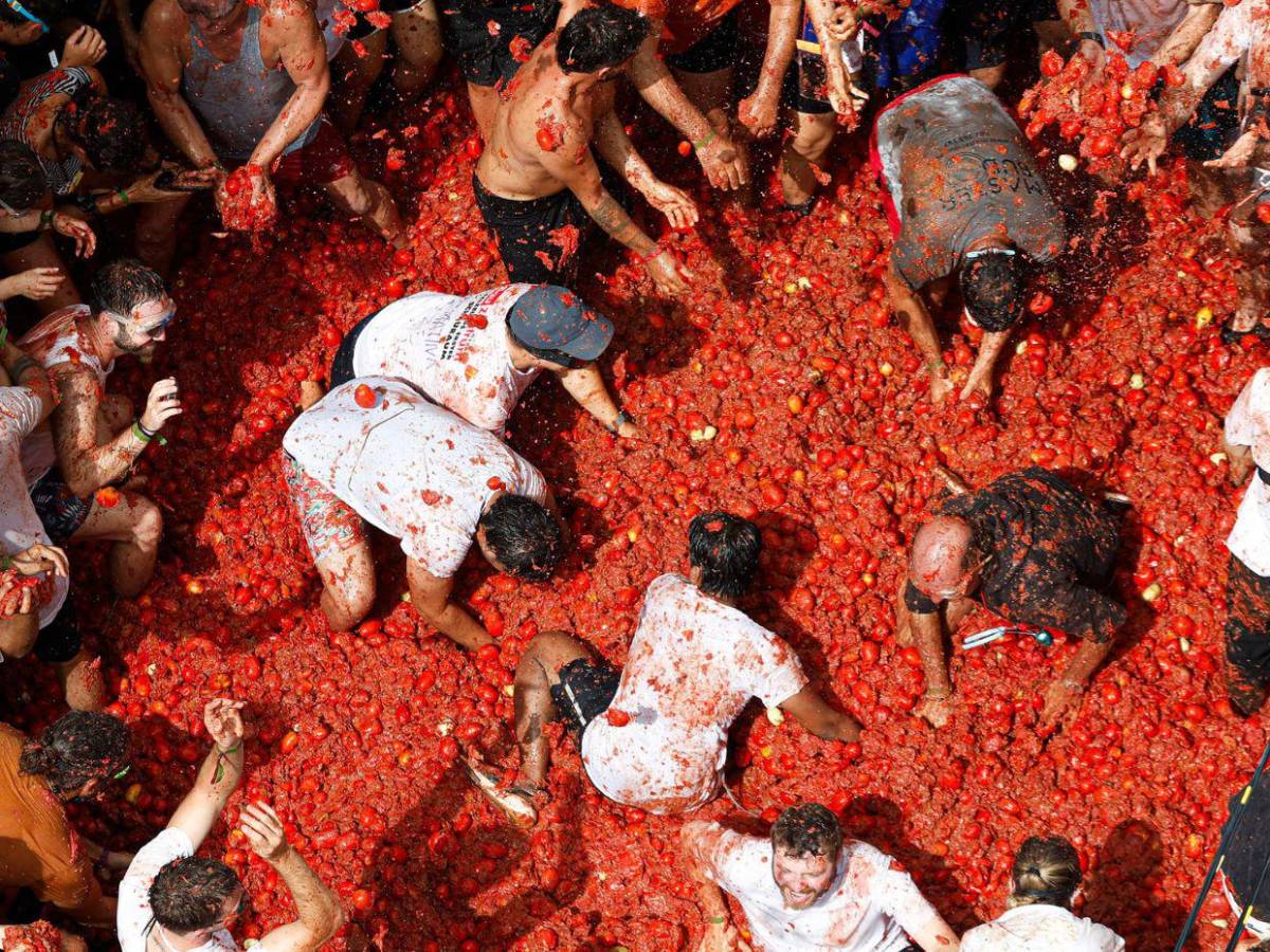 Tomatina 2025: Más de 22 mil personas combaten ​a tomatazos en Buñol