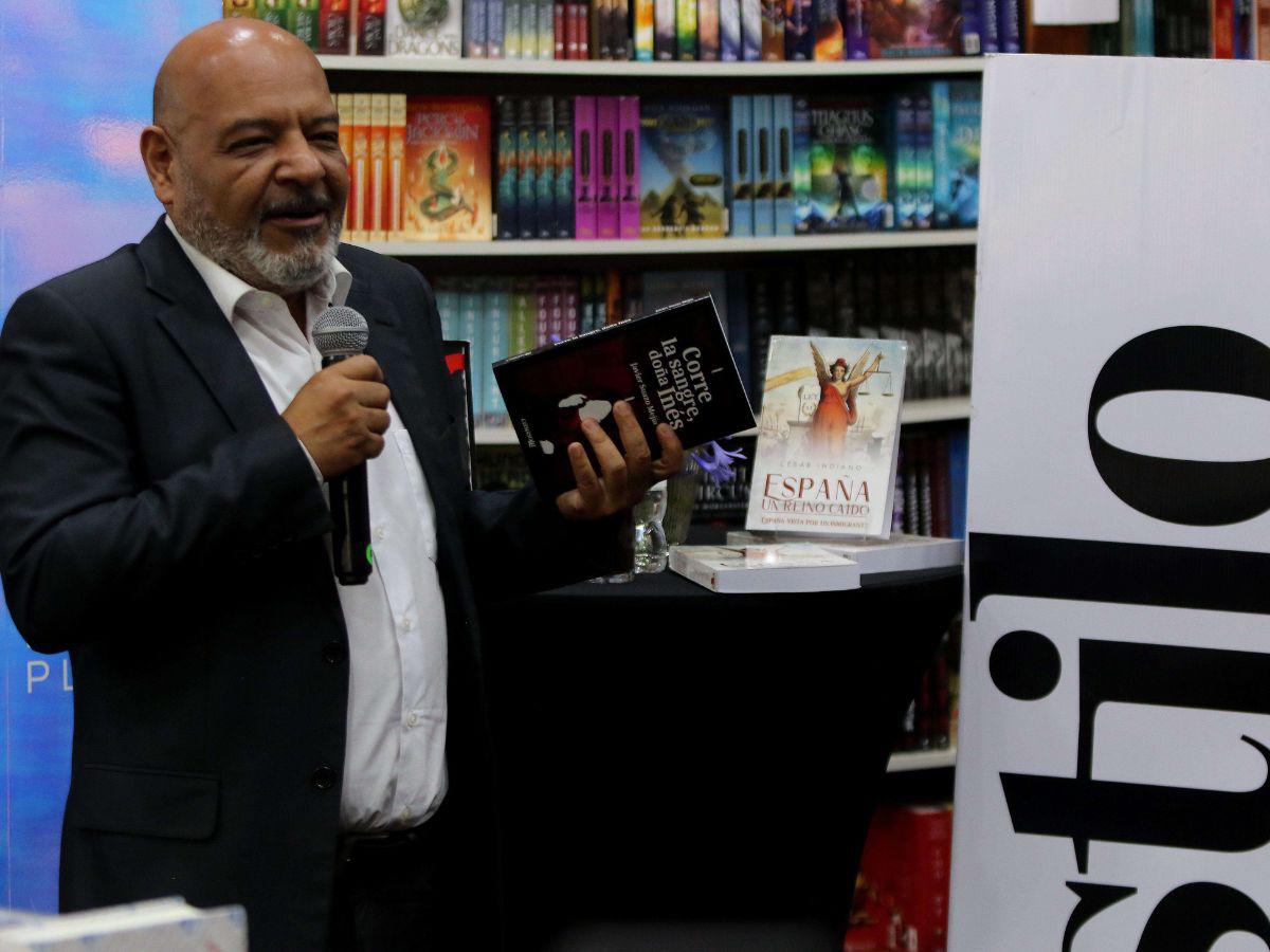 Autor de novelas, Javier Suazo Mejía discursó sobre la importancia de cultivar el hábito de leer.