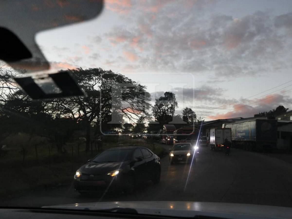 Así estuvo el tráfico vehicular esta madrugada en la salida al sur de la capital