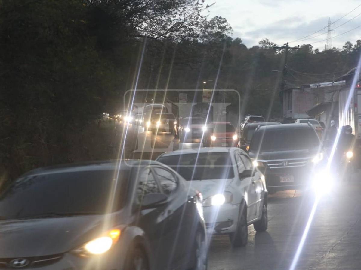 Así estuvo el tráfico vehicular esta madrugada en la salida al sur de la capital