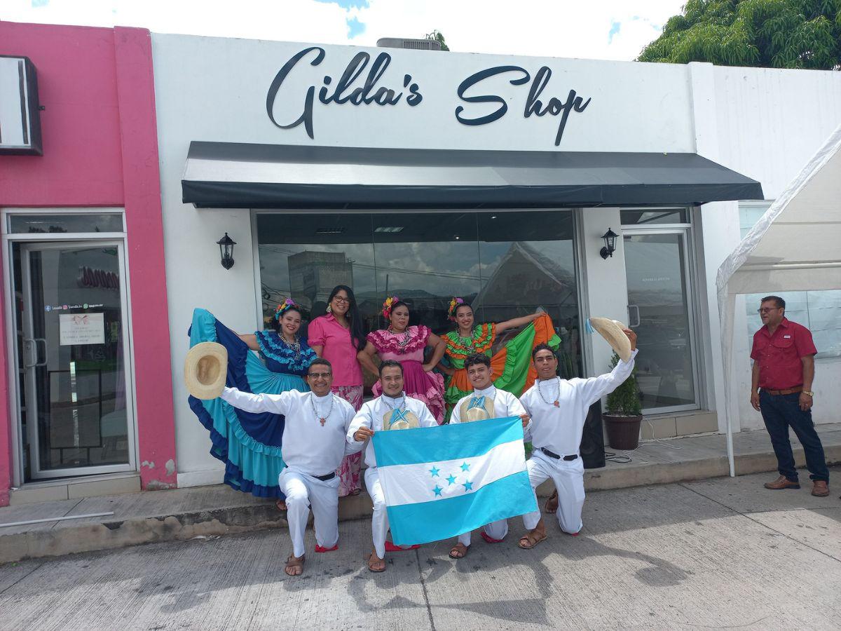 Plazas comerciales activan la economía de la capital