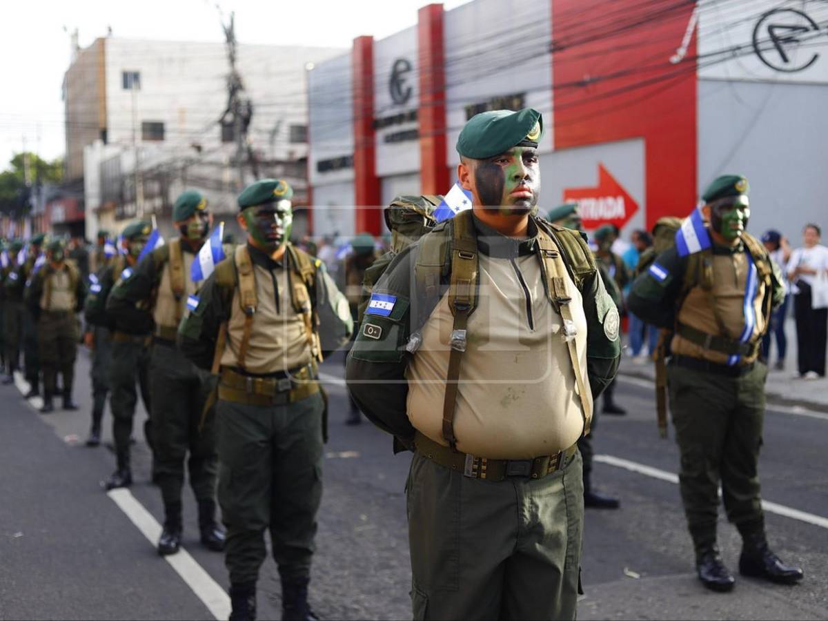 Disciplina y patriotismo: militares, policías y bomberos destacan en los desfiles patrios