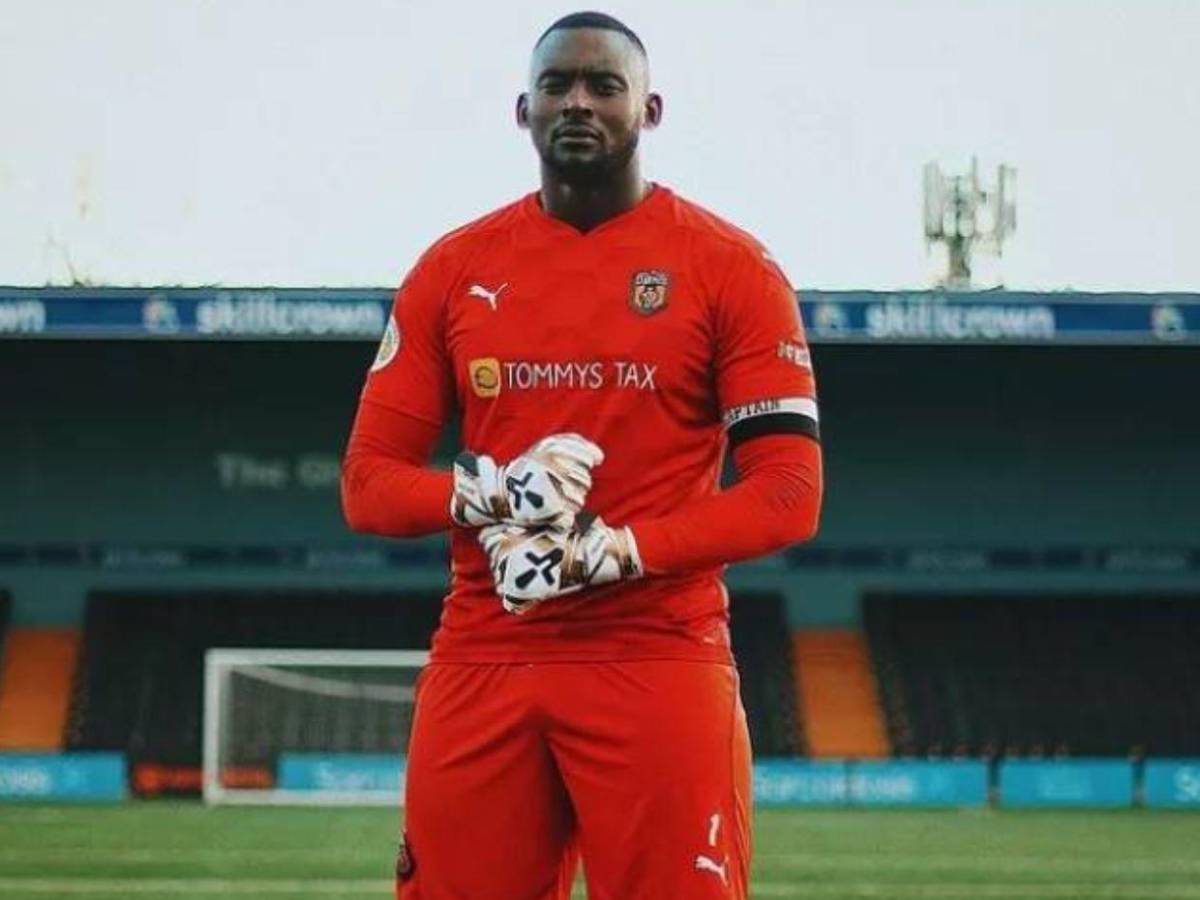 De portero en Londres a rey en Uganda: la historia de George Desmond Kamurasi