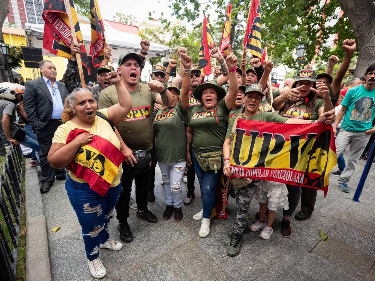 Maduro realiza alistamiento de milicia civil por presencia militar de EEUU en el Caribe