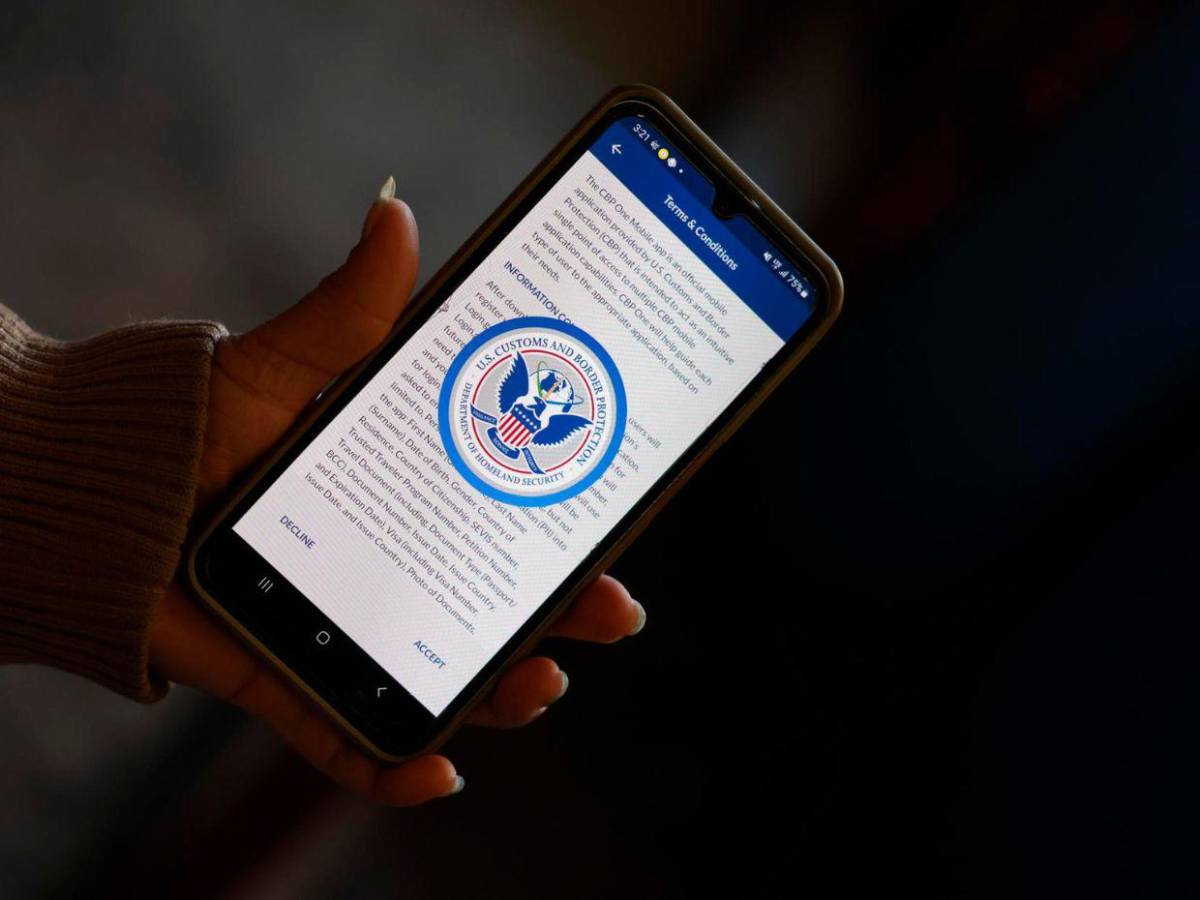¿Qué es el CBP One, la aplicación  que Trump ordenó cerrar?