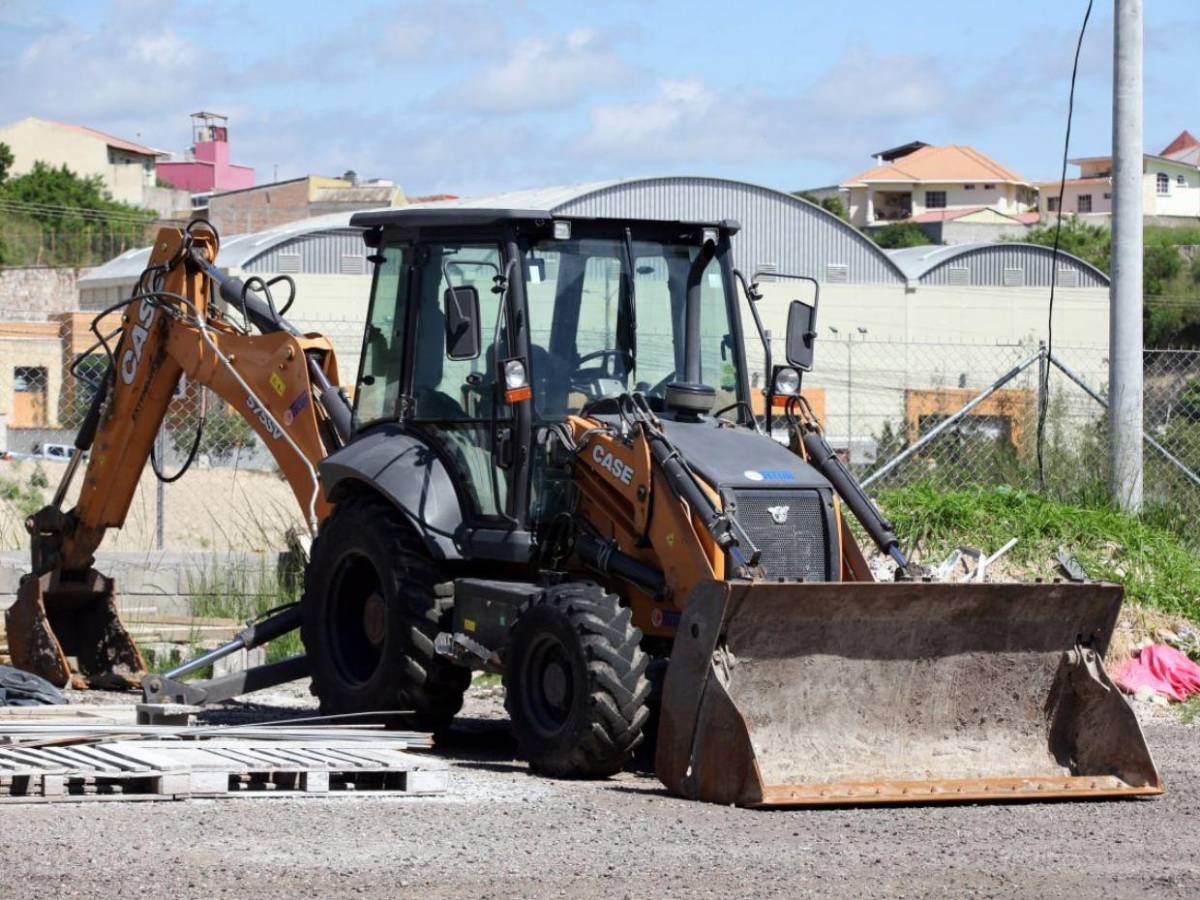 Desolada y sin avances: así luce la abandonada terminal de buses de Perisur