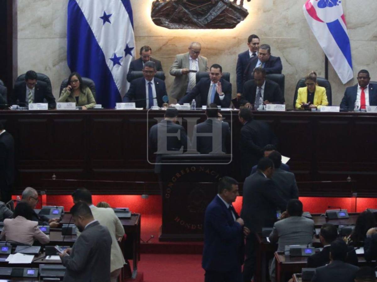 Congreso presidido por Zambrano: más sesiones en dos meses que en la era Redondo