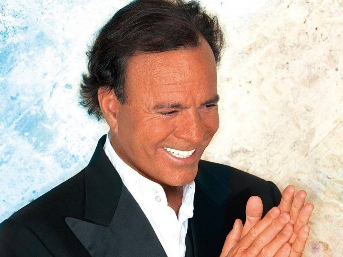 Julio Iglesias demanda a diario español que publicó acusaciones de abuso sexual en su contra