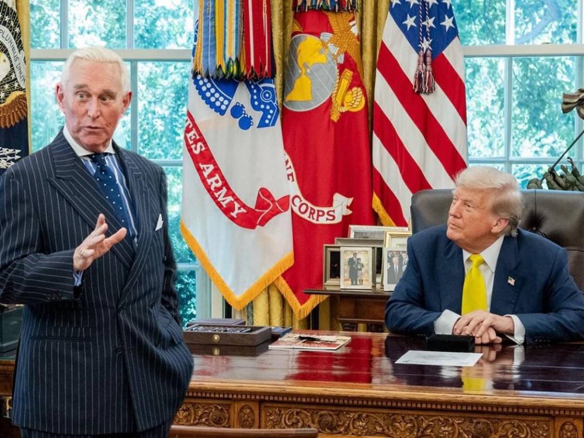 Roger Stone, protagonista de escándalos y conocido como El príncipe de las tinieblas