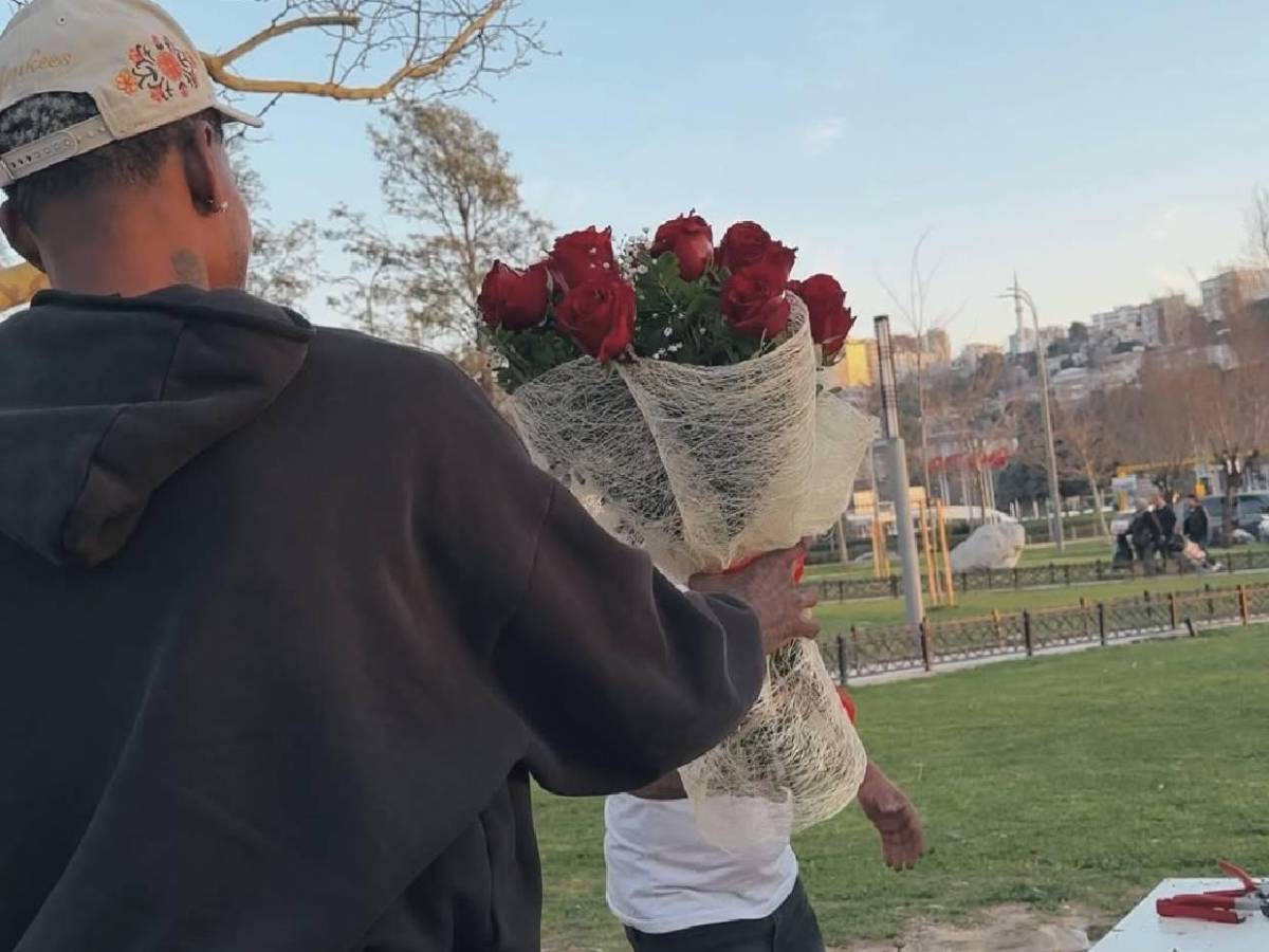 Futbolista hondureño sorprende a linda influencer: Se la llevó para Europa y el regalo que le dio