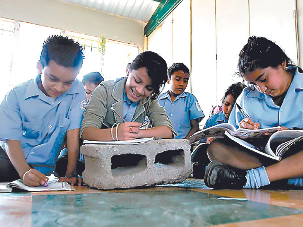 L 1,360 millones destinarán para atender la crisis educativa en el país