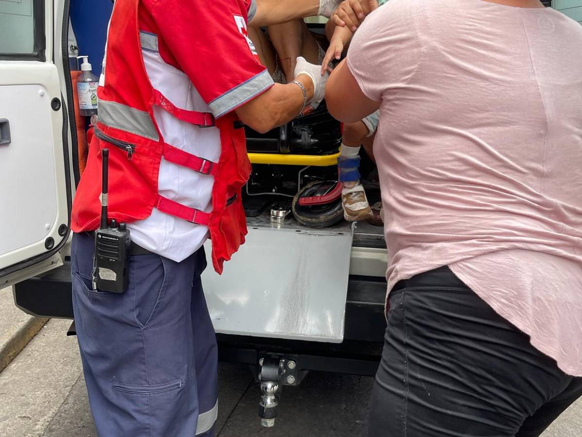 Trasladan al Hospital Escuela a 10 heridos del accidente en Villa Nueva; hay dos niños
