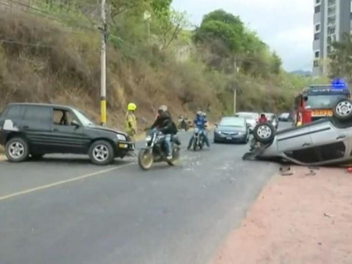 El percance está causando un fuerte congestionamiento en la zona.