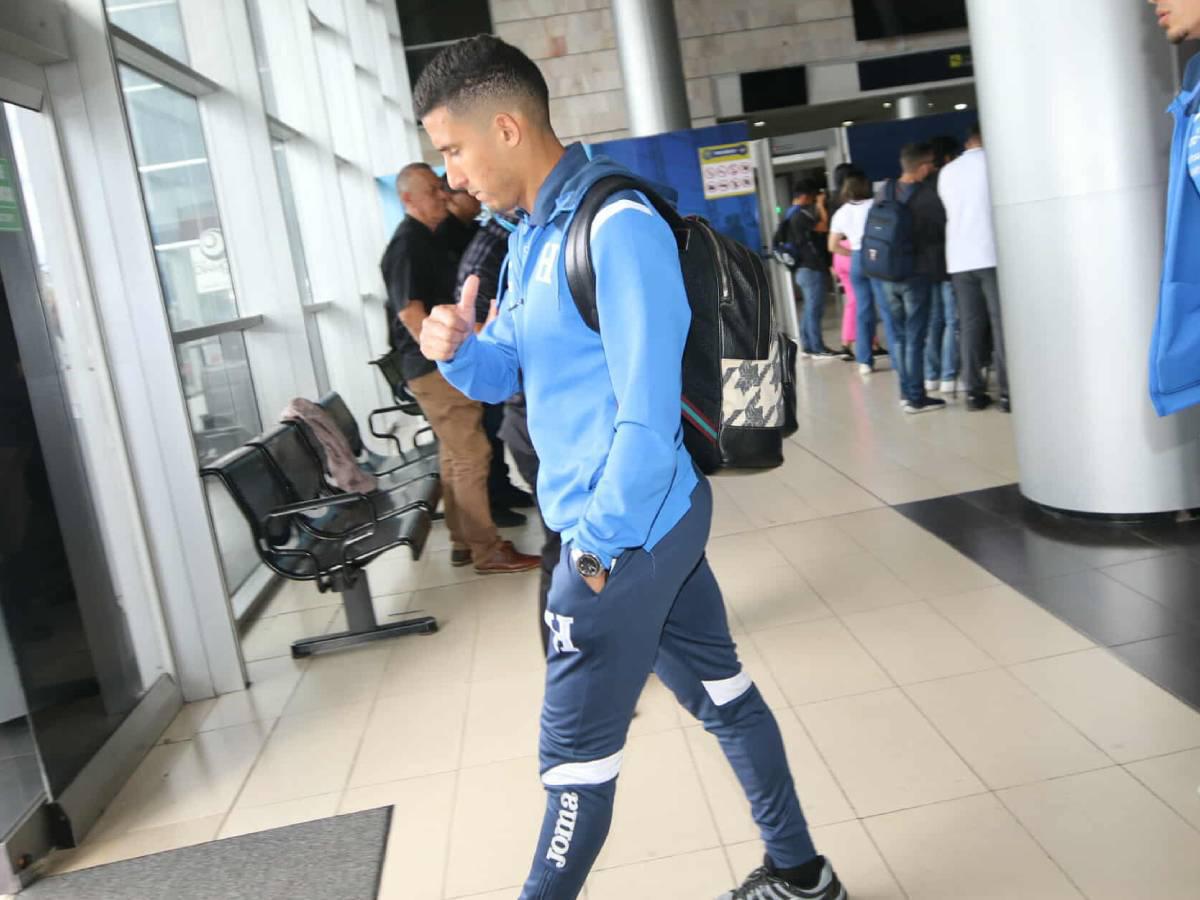 Con cara de pocos amigos llegan jugadores de Honduras tras derrota con Nicaragua