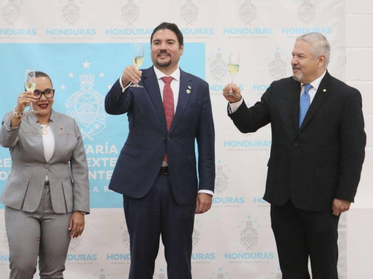 Políticos y exfuncionarios con pasaporte diplomático en Honduras