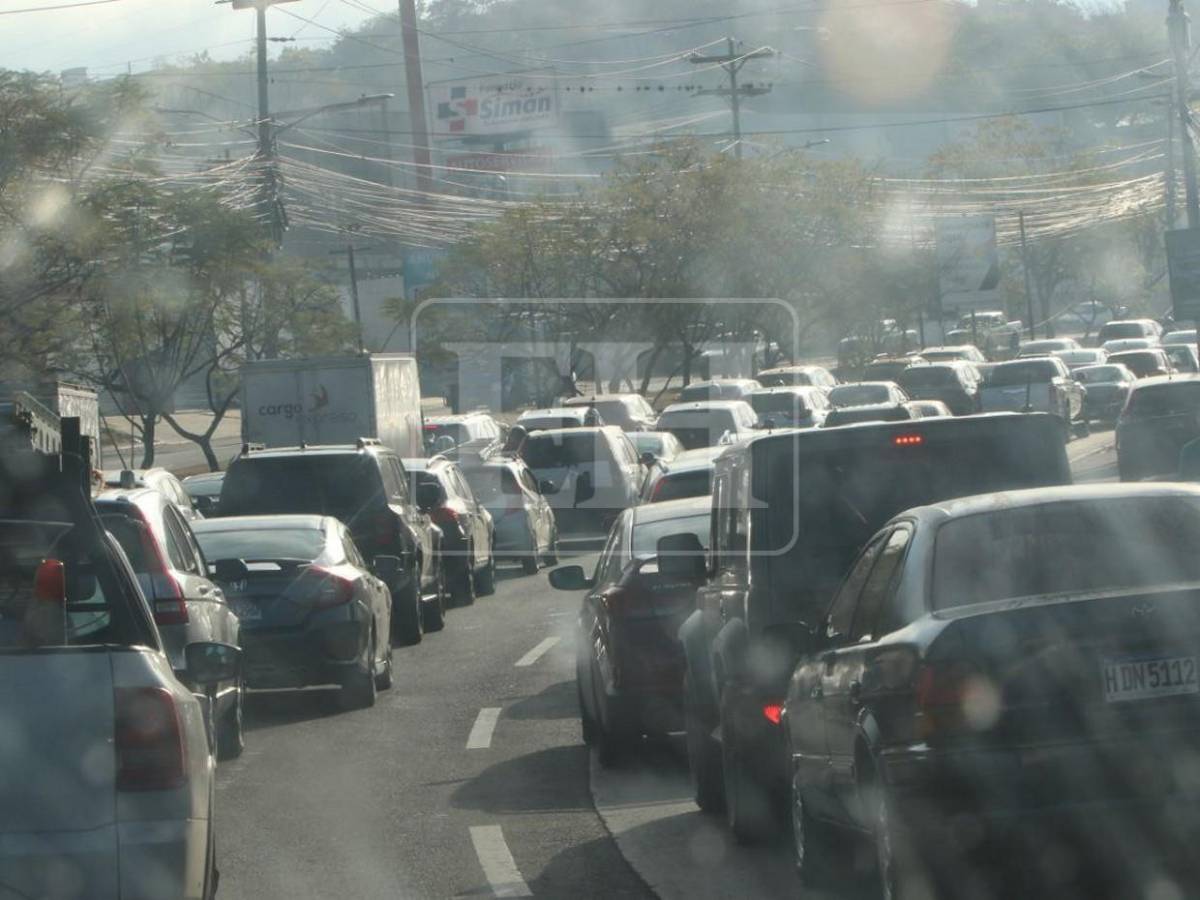 Largas filas en el Distrito Central: el dolor de cabeza de todas las mañanas