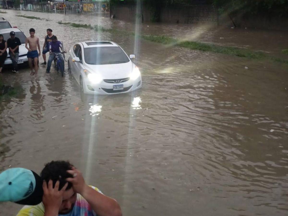 San Pedro Sula celebra su feria mientras lluvias provocan inundaciones en distintas zonas
