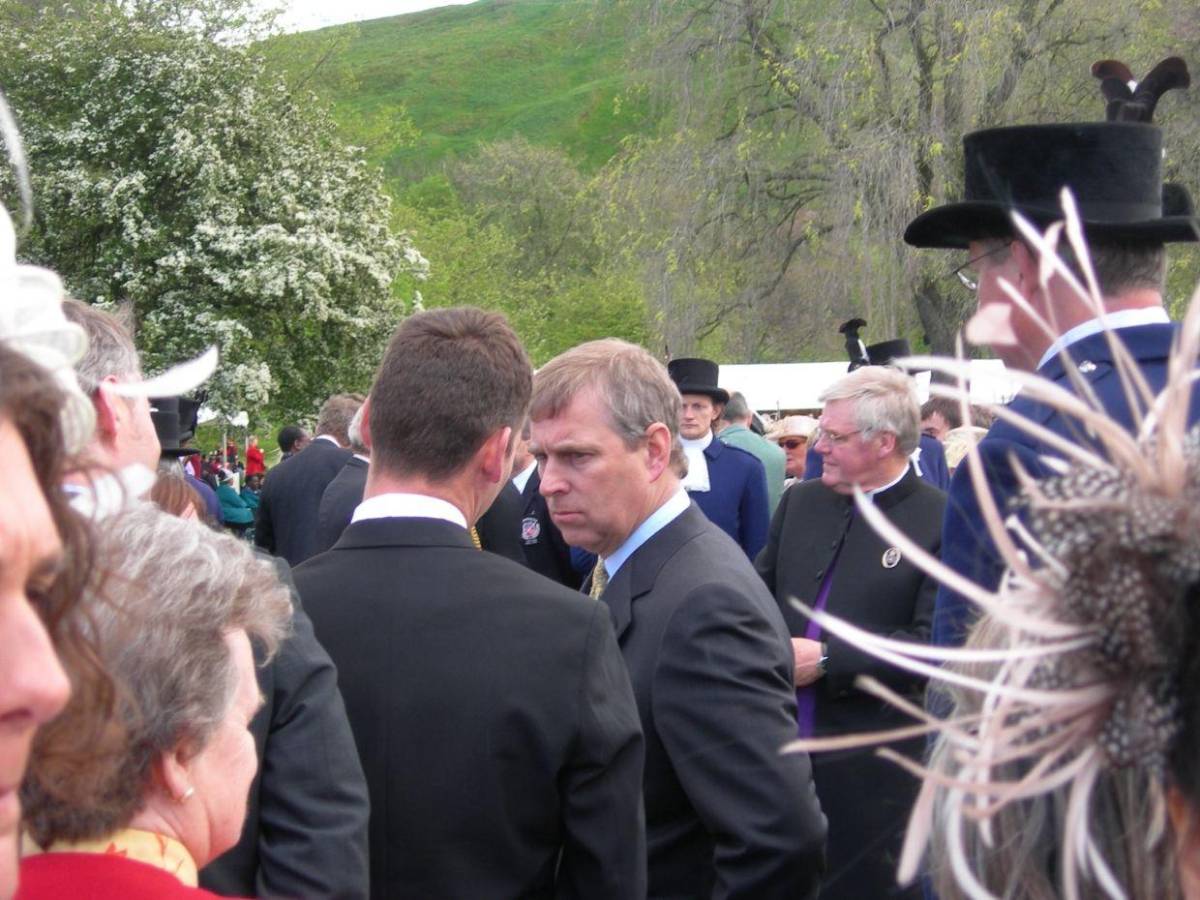 Acusan al expríncipe Andrés de trasladar a una mujer de EUA al Reino Unido con fines sexuales