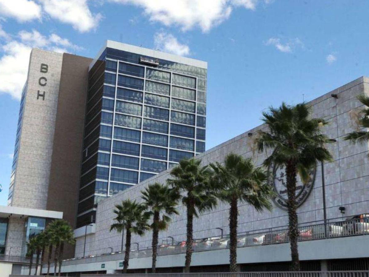 Economistas advierten de riesgo de limitación en venta de divisas