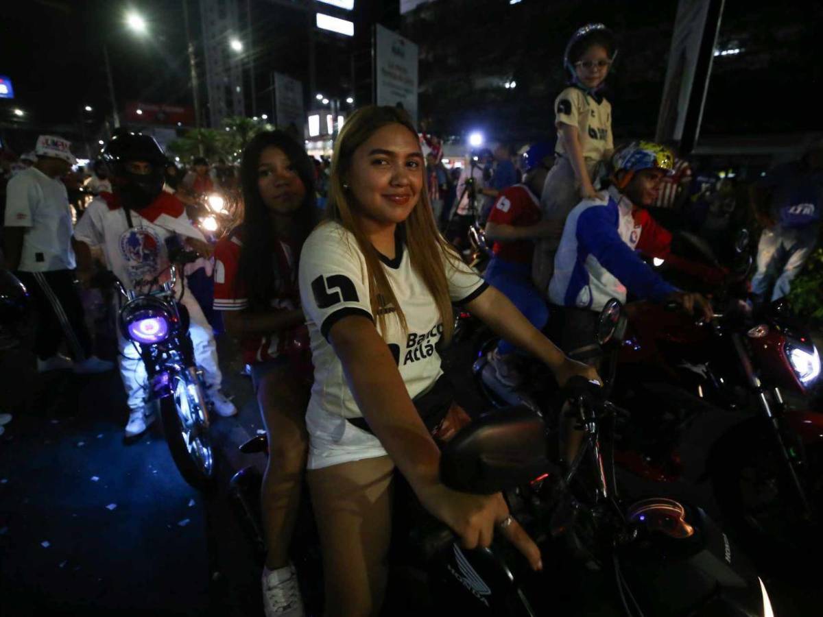 ¡Locura en bulevar Morazán! Así festejan los olimpistas el título 39