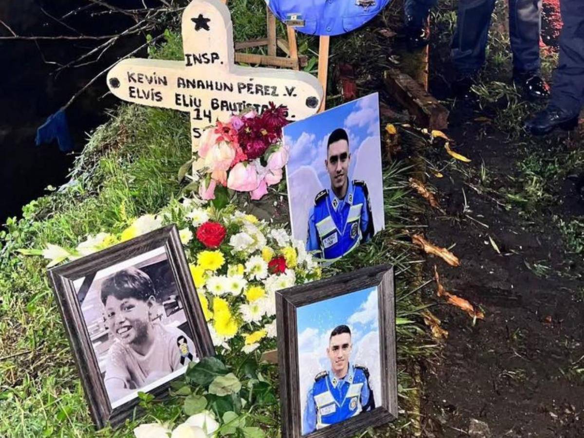 Colocan flores en la cruz de Kevin Pérez y del niño Elvis Eliú en San Pedro Sula