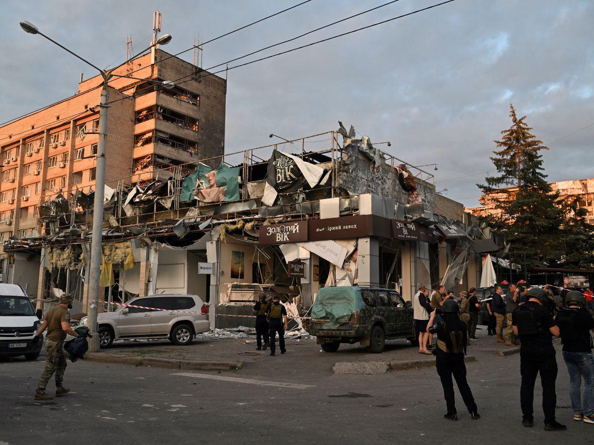 Al menos tres muertos y 42 heridos tras ataque a un restaurante en Ucrania