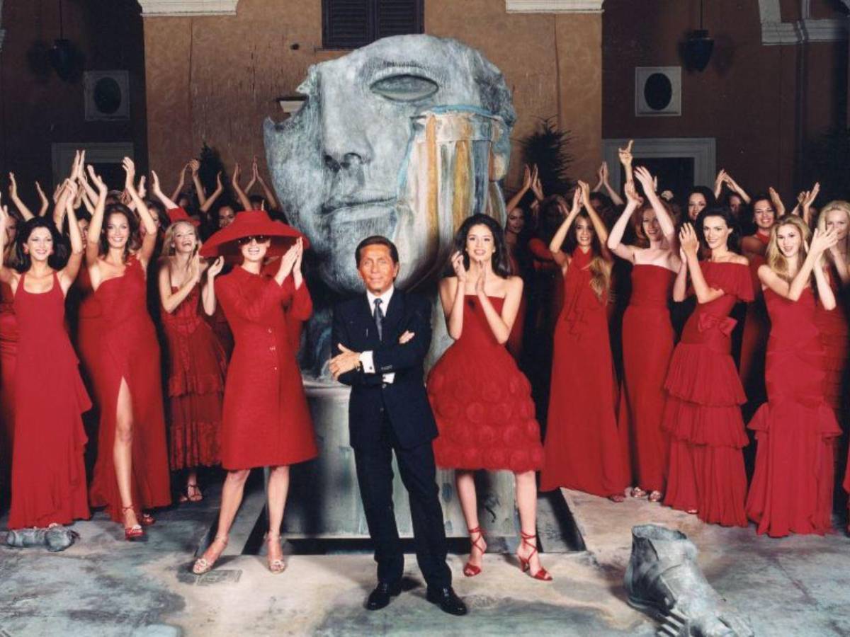 Adiós a Valentino: muere el último emperador que hizo del rojo un mito eterno