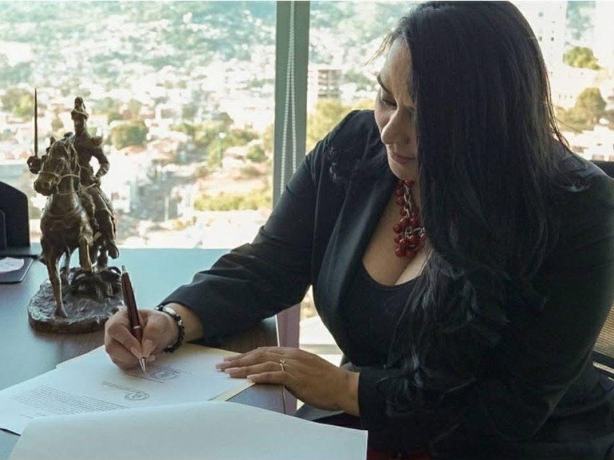 Contrató a su hija, padrastro y pareja: Ninfa Flores, exdirectora del INAMI acusada de fraude