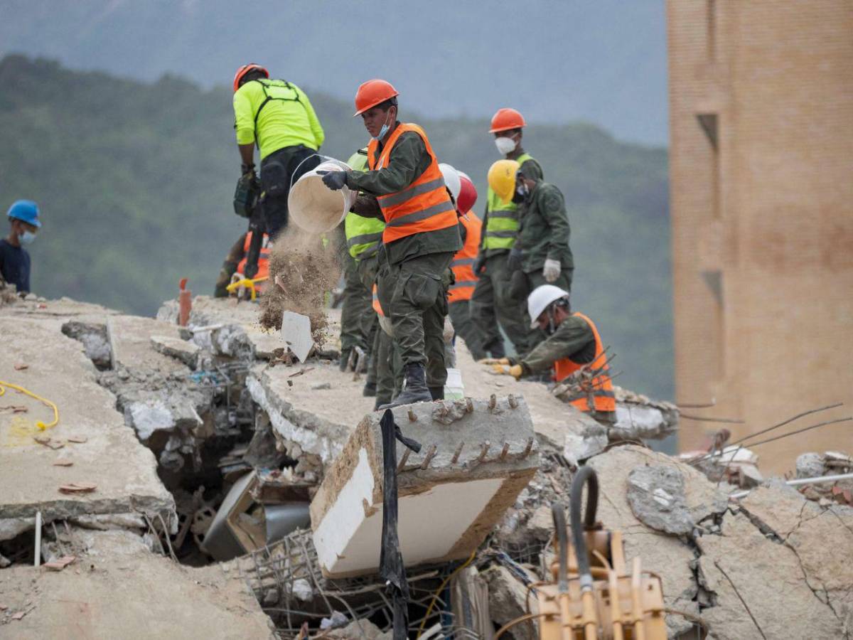 FOTOS: Más de 1,2 millones de toneladas de escombros complican reconstrucción en Venezuela