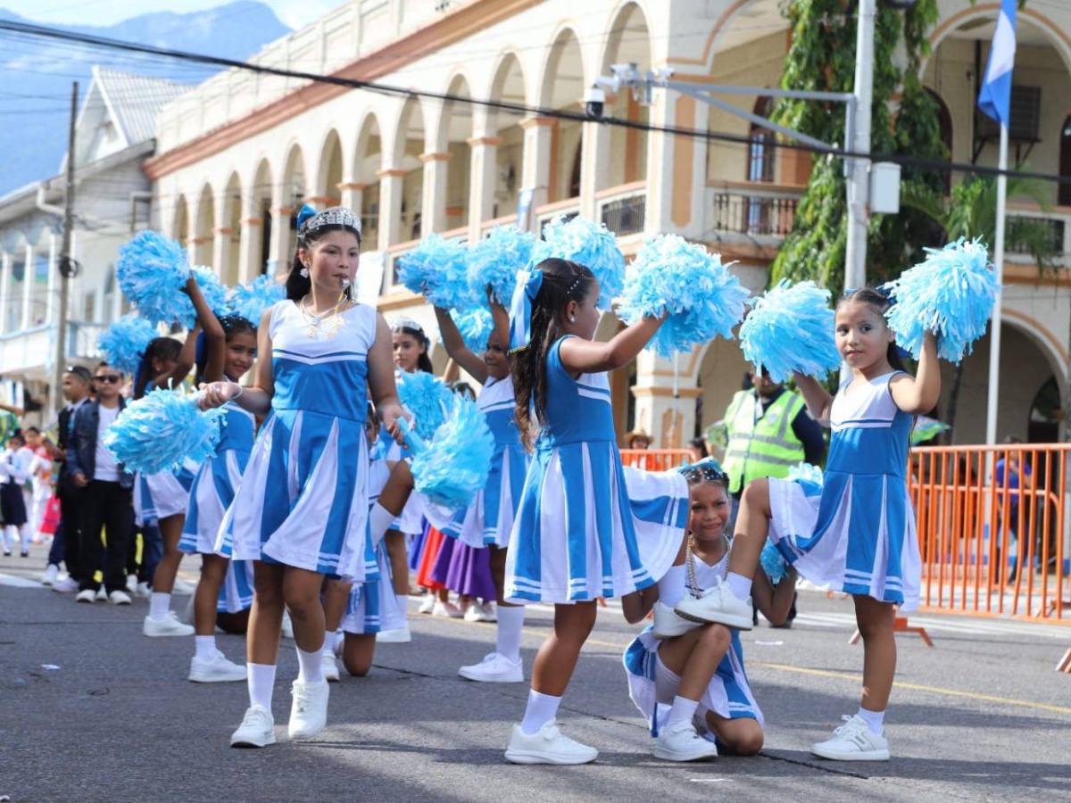 Vibrantes colores, ritmo y bailes: así vive La Ceiba las fiestas patrias