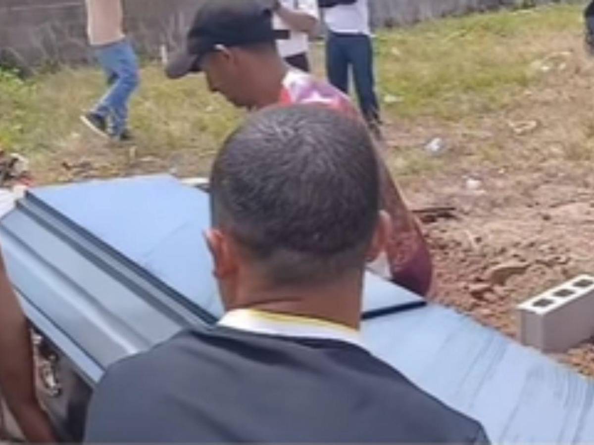 Una madre desconsolada y una familia en luto: entierro de la tiktoker Katherine Mejía