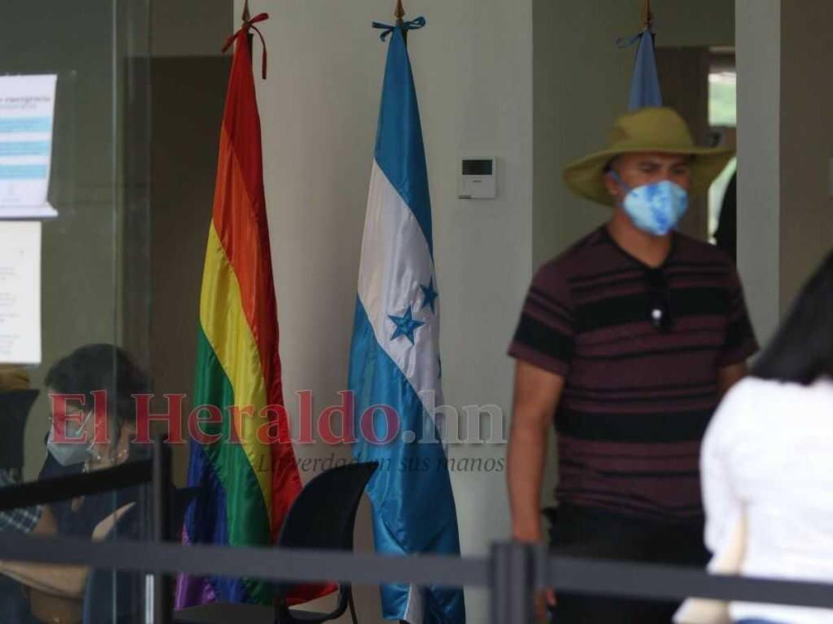 Izan la bandera LGTB en el Centro Cívico y secretarías del Estado