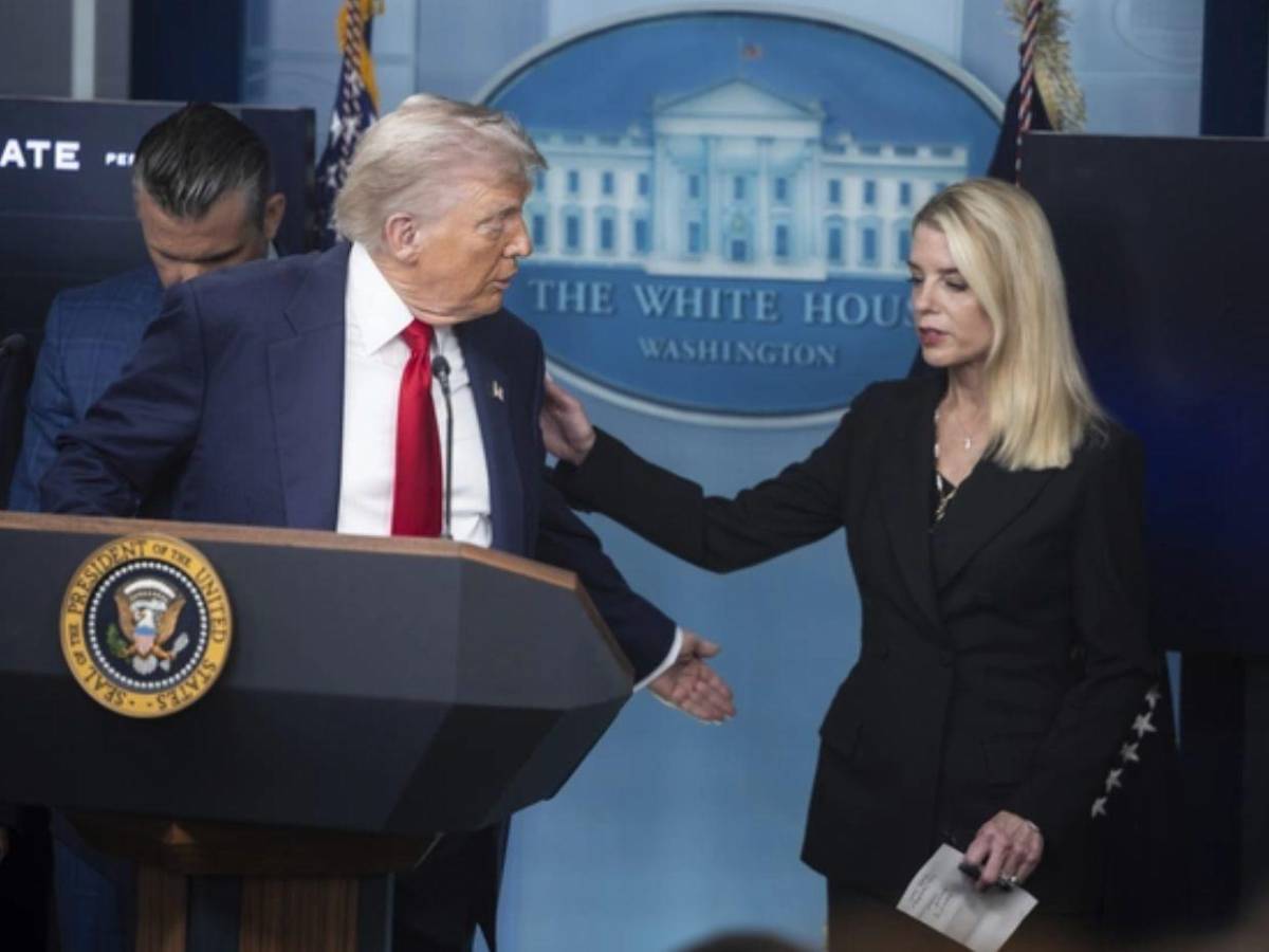 ¿Quién es Pam Bondi, fiscal general de EE UU destituida por Donald Trump?