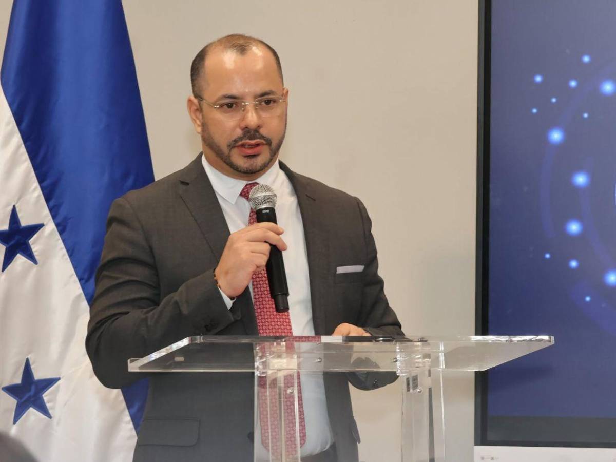 Anuncio del presidente de la CNBS sobre investigación a tiktokers: Son sujetos de riesgo