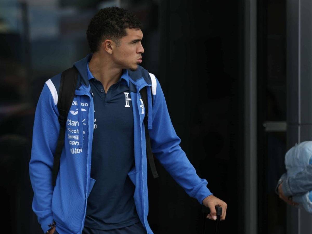 Selección de Honduras llega al país: directivos y jugadores con caras largas