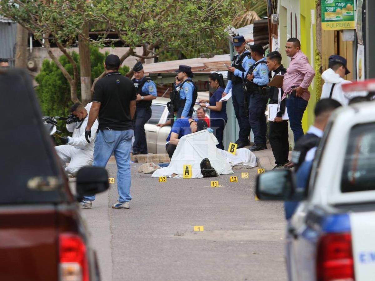 ¡Llena de casquillos! Así quedó la escena del crimen de una pareja en la colonia Estados Unidos