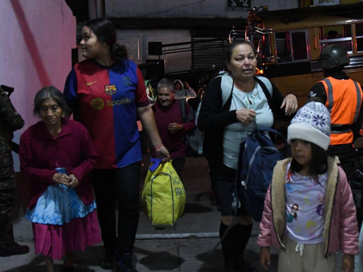 Dos aldeas evacuadas ante aumento de erupciones de Volcán de Fuego en Guatemala