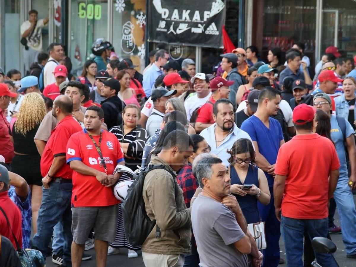 Colectivos de Libre presentes en bajos del Congreso Nacional tras convocatoria de Redondo